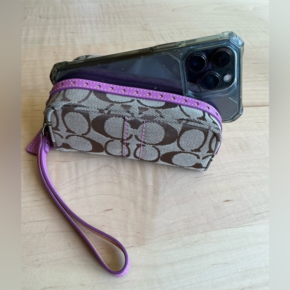 COACH Signature Mini Bag Travel Makeup wristlet - Picture 9 of 9